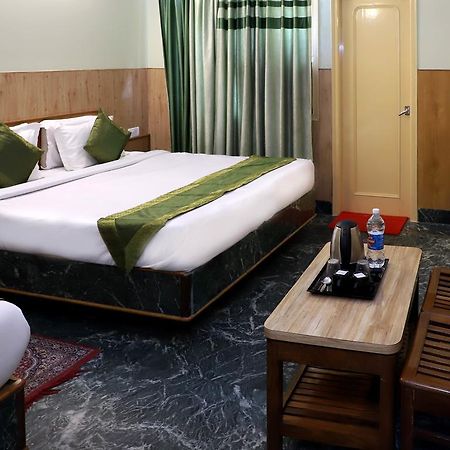 Oyo 22075 Hotel Bali Palace Катра Екстериор снимка