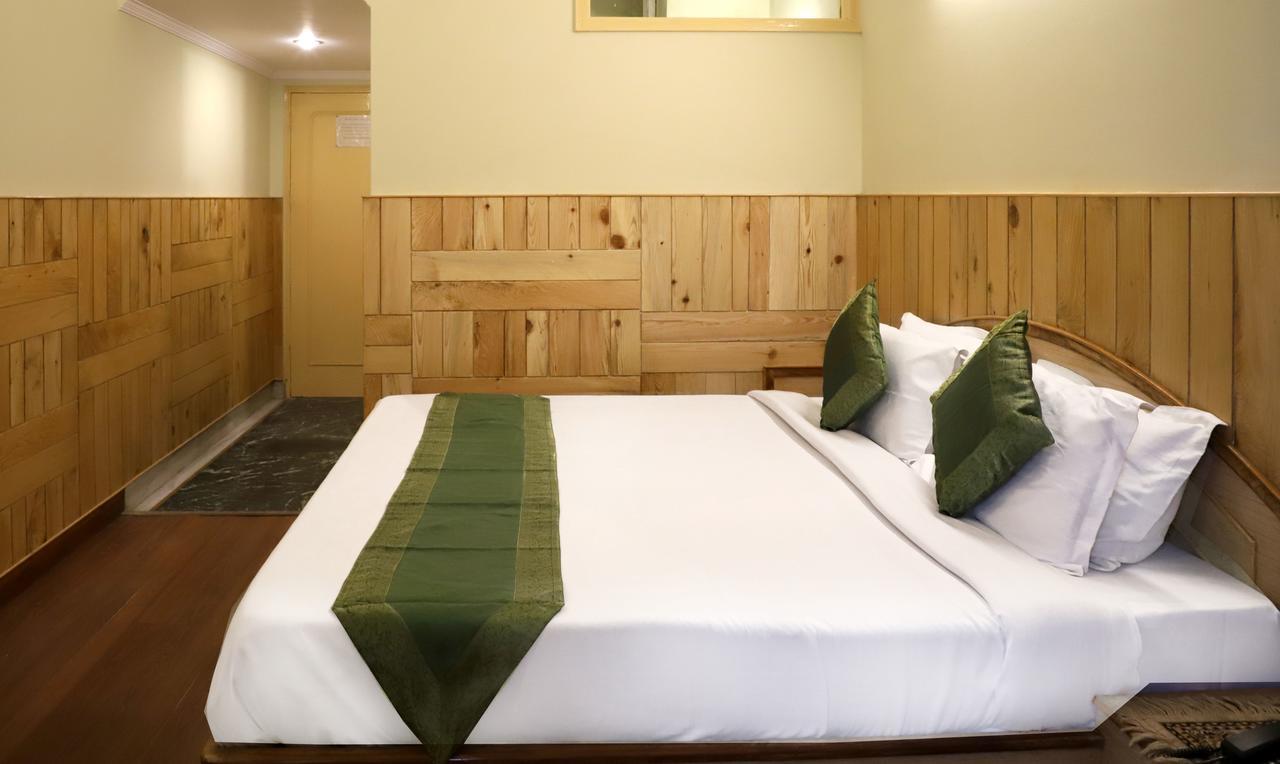 Oyo 22075 Hotel Bali Palace Катра Екстериор снимка