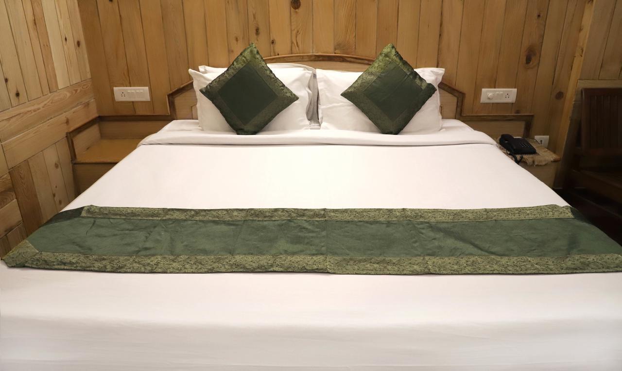 Oyo 22075 Hotel Bali Palace Катра Екстериор снимка
