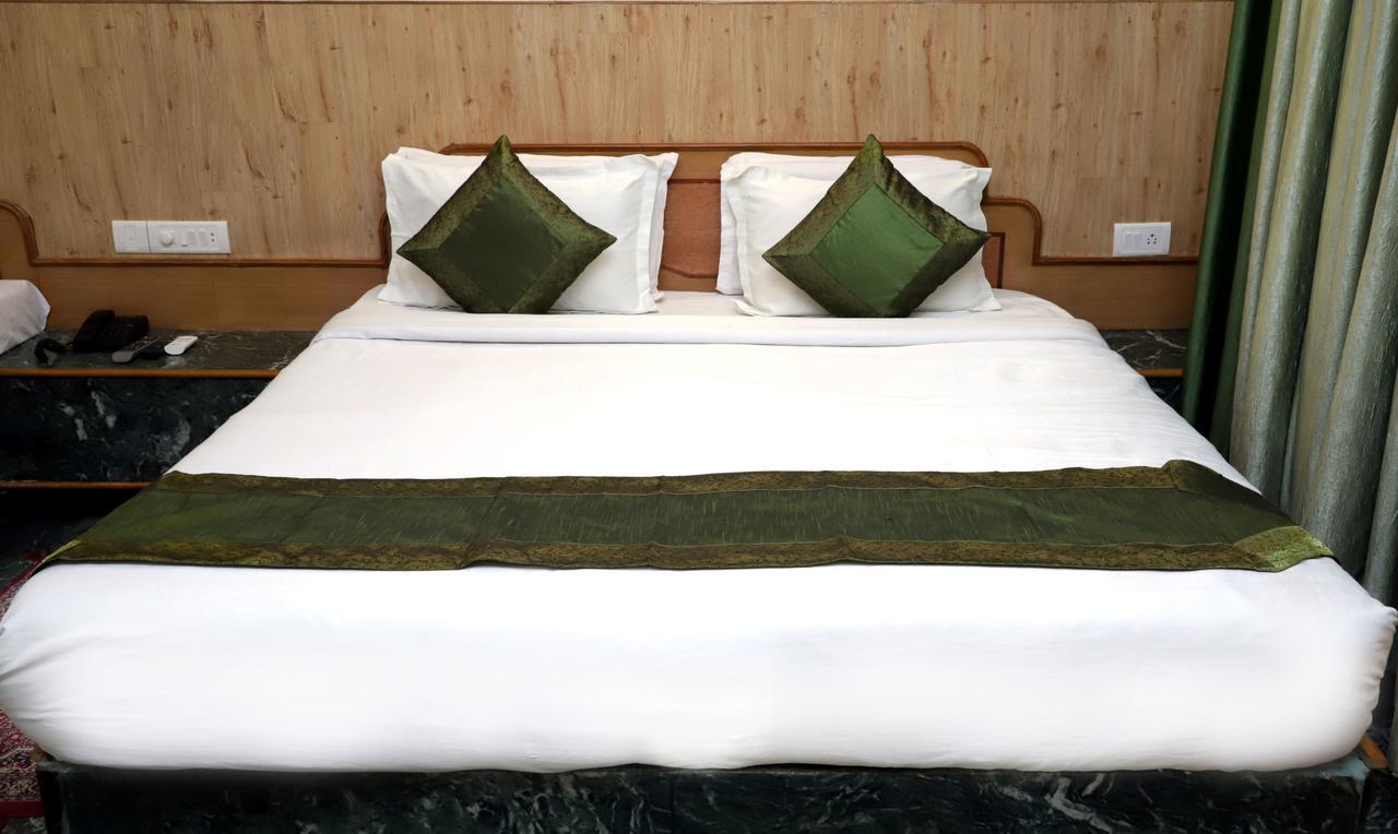Oyo 22075 Hotel Bali Palace Катра Екстериор снимка