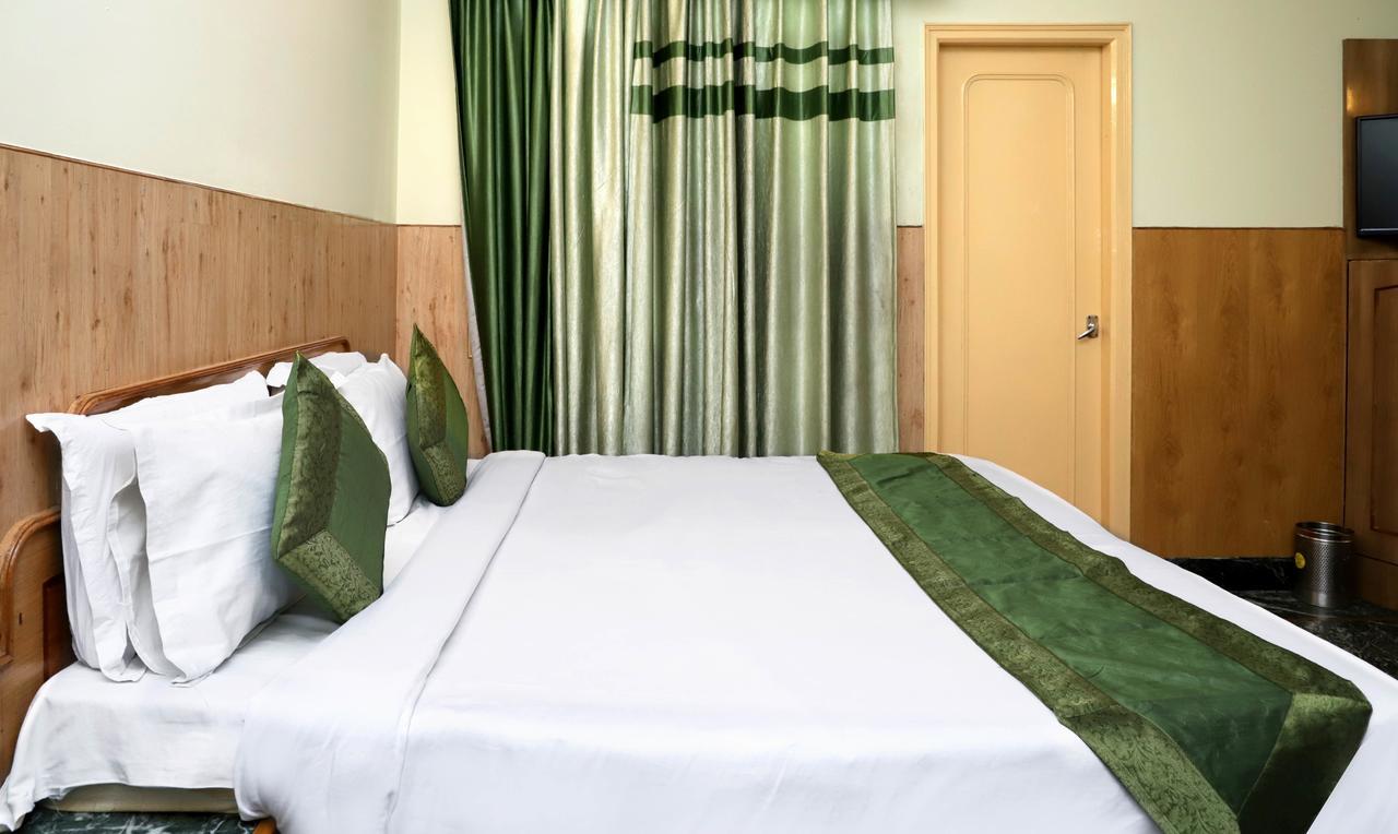 Oyo 22075 Hotel Bali Palace Катра Екстериор снимка