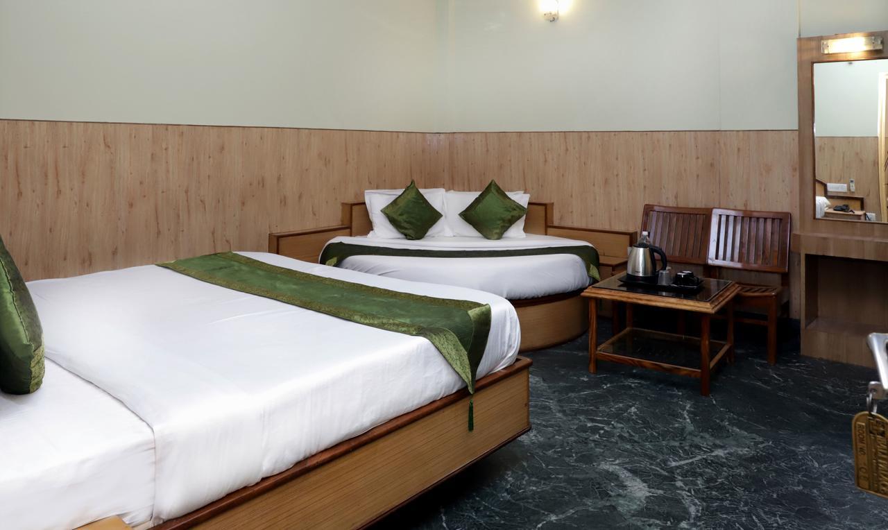 Oyo 22075 Hotel Bali Palace Катра Екстериор снимка