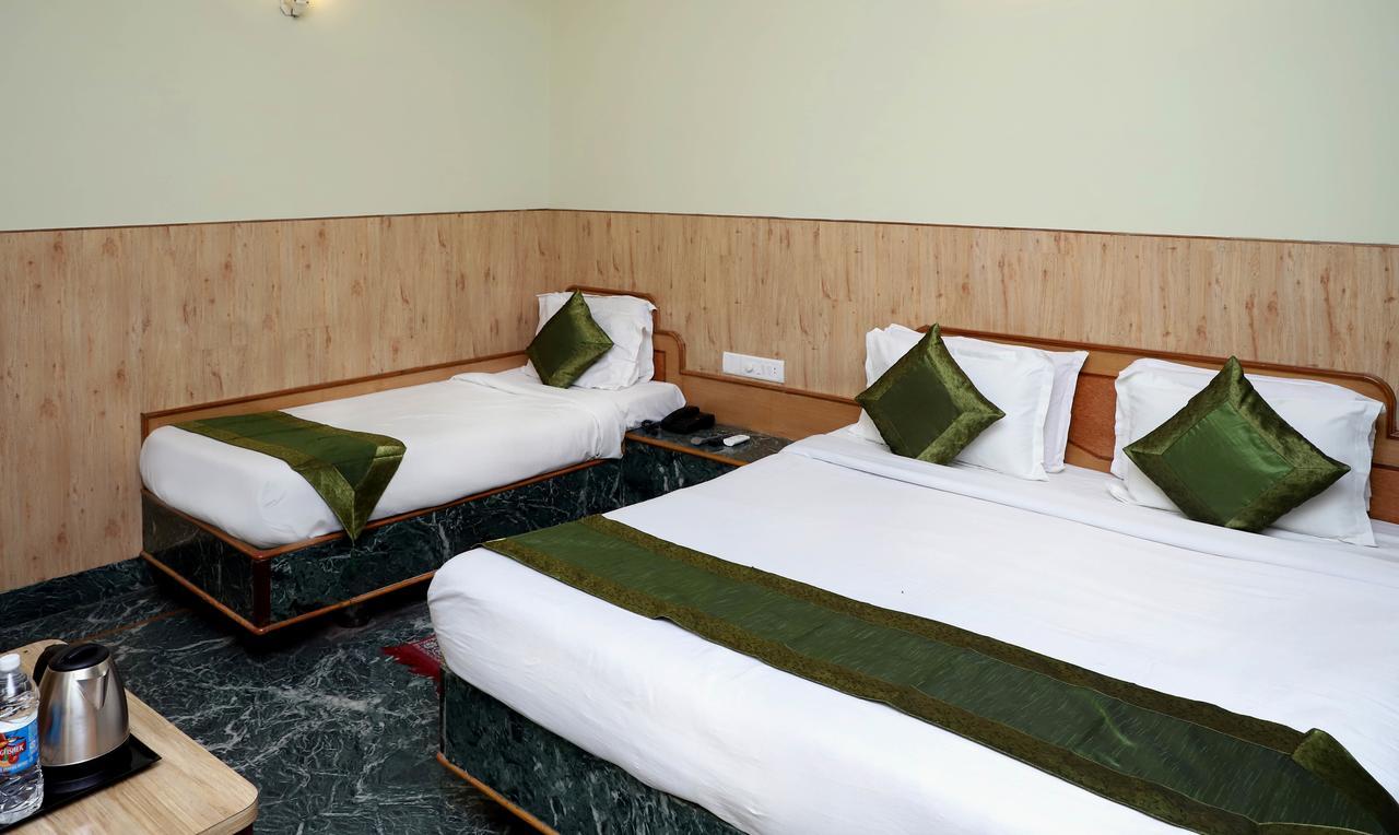 Oyo 22075 Hotel Bali Palace Катра Екстериор снимка