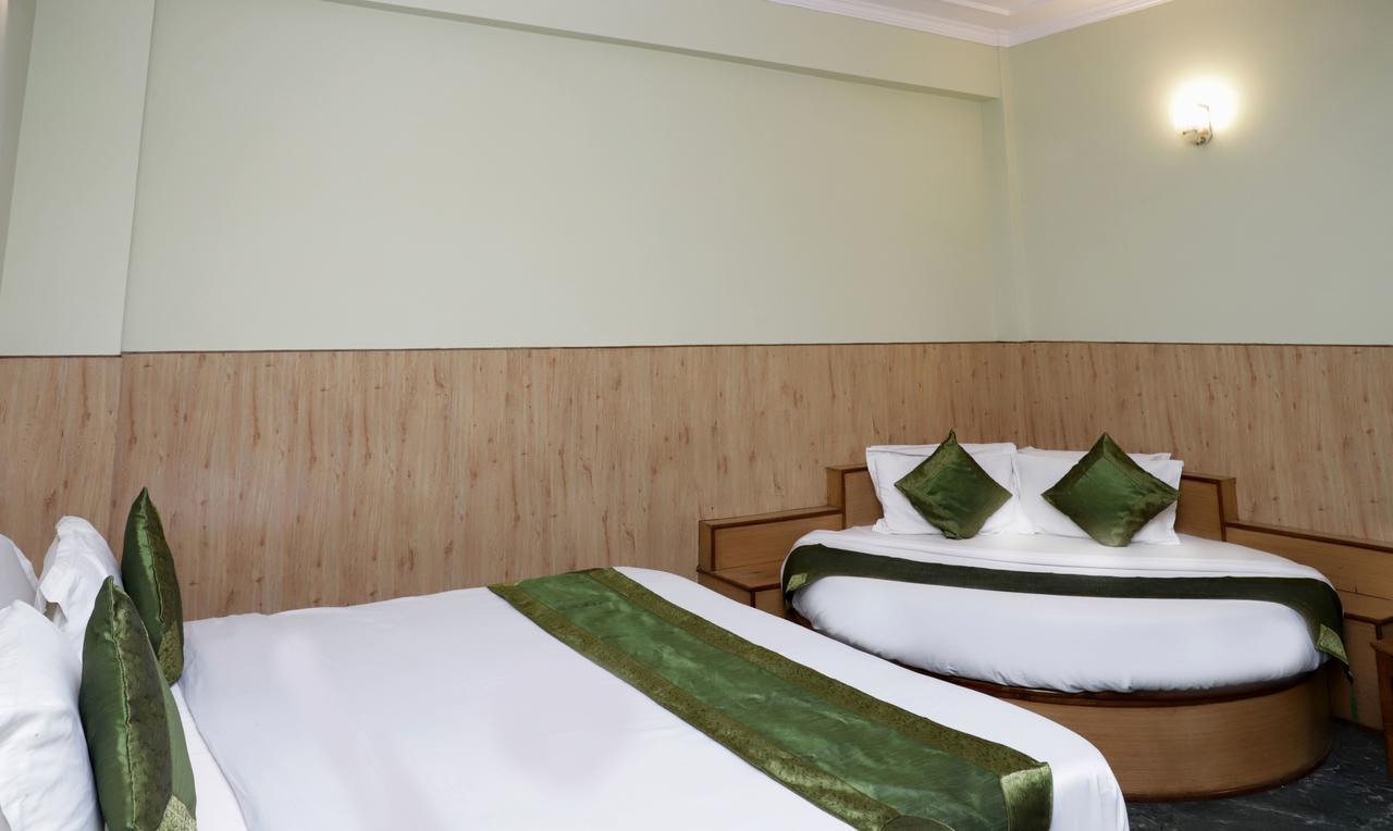 Oyo 22075 Hotel Bali Palace Катра Екстериор снимка