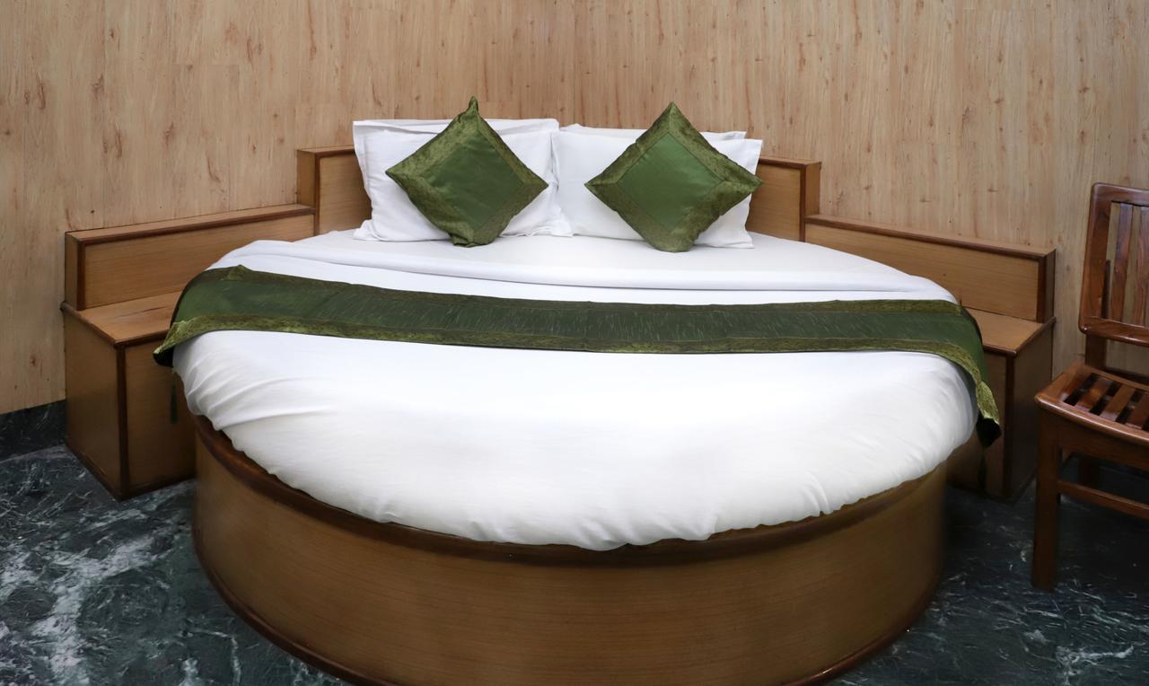 Oyo 22075 Hotel Bali Palace Катра Екстериор снимка