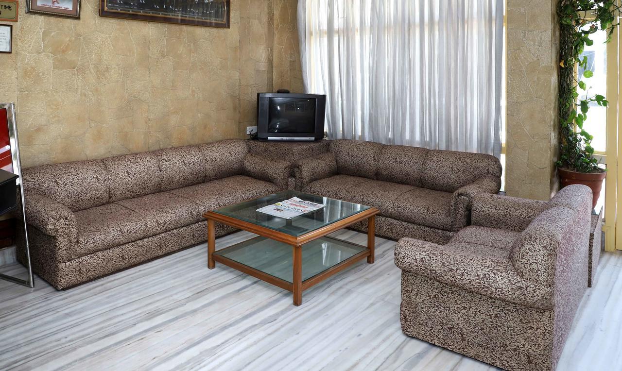 Oyo 22075 Hotel Bali Palace Катра Екстериор снимка