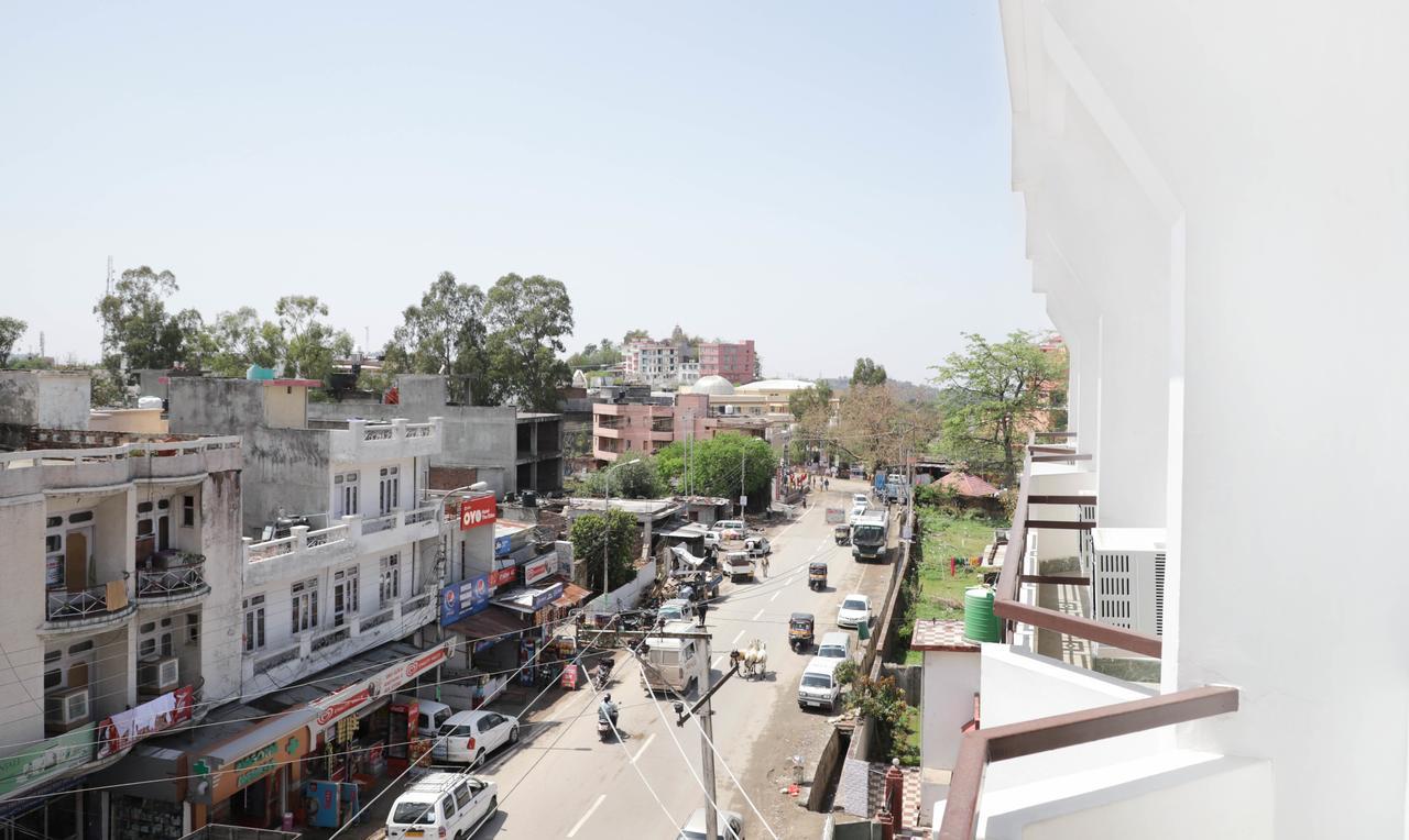 Oyo 22075 Hotel Bali Palace Катра Екстериор снимка