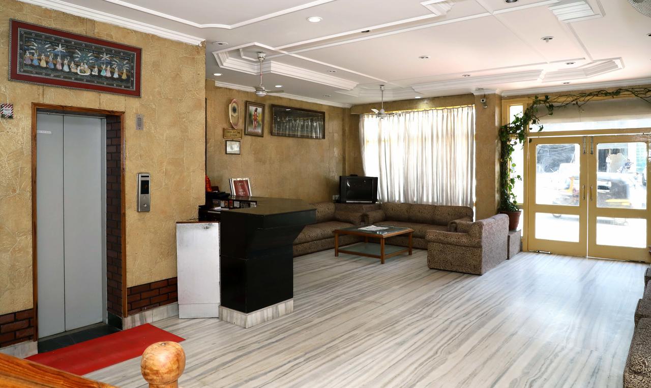 Oyo 22075 Hotel Bali Palace Катра Екстериор снимка
