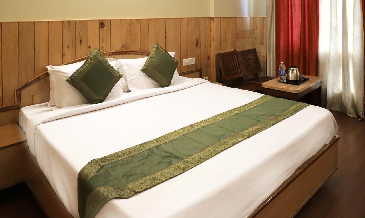 Oyo 22075 Hotel Bali Palace Катра Екстериор снимка