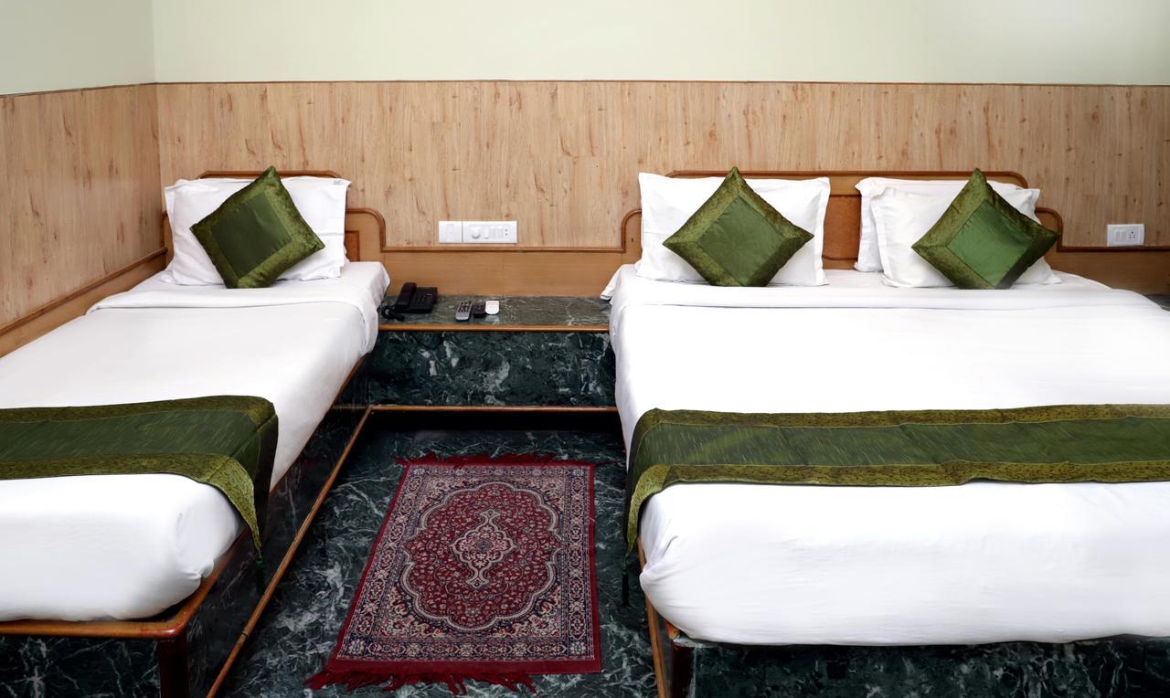 Oyo 22075 Hotel Bali Palace Катра Екстериор снимка