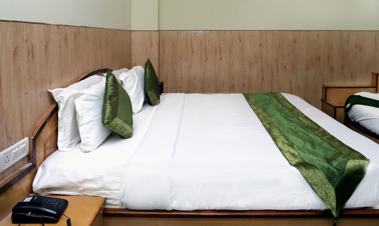 Oyo 22075 Hotel Bali Palace Катра Екстериор снимка