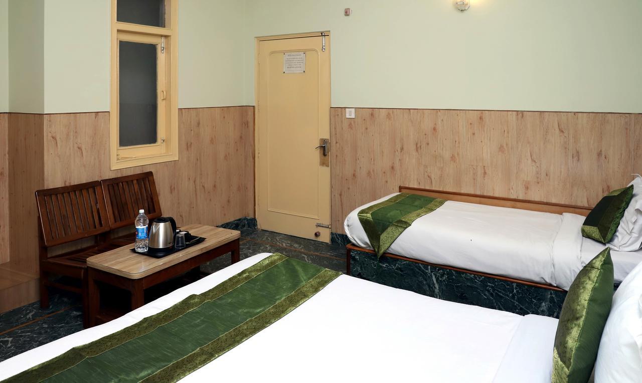 Oyo 22075 Hotel Bali Palace Катра Екстериор снимка