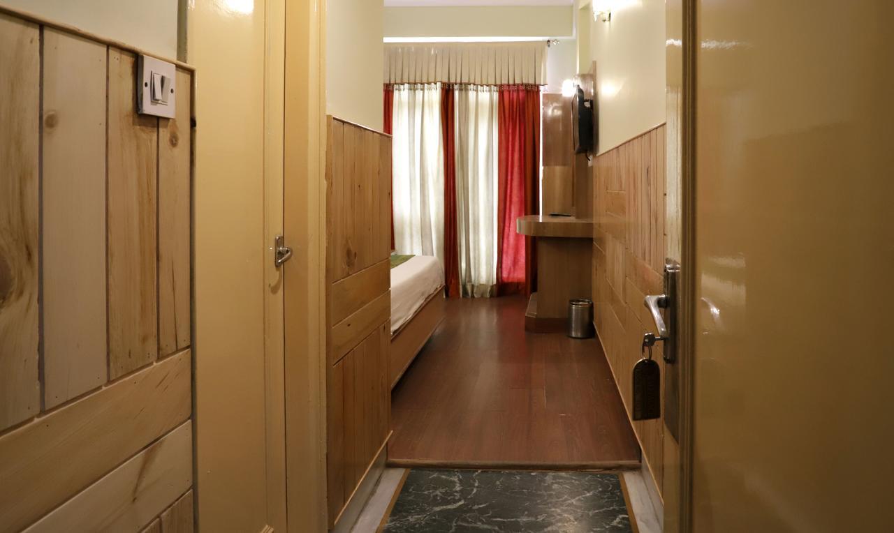 Oyo 22075 Hotel Bali Palace Катра Екстериор снимка