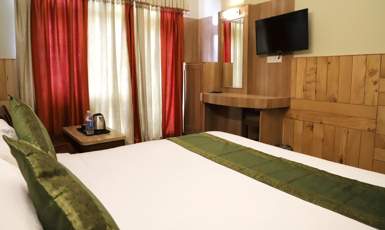 Oyo 22075 Hotel Bali Palace Катра Екстериор снимка