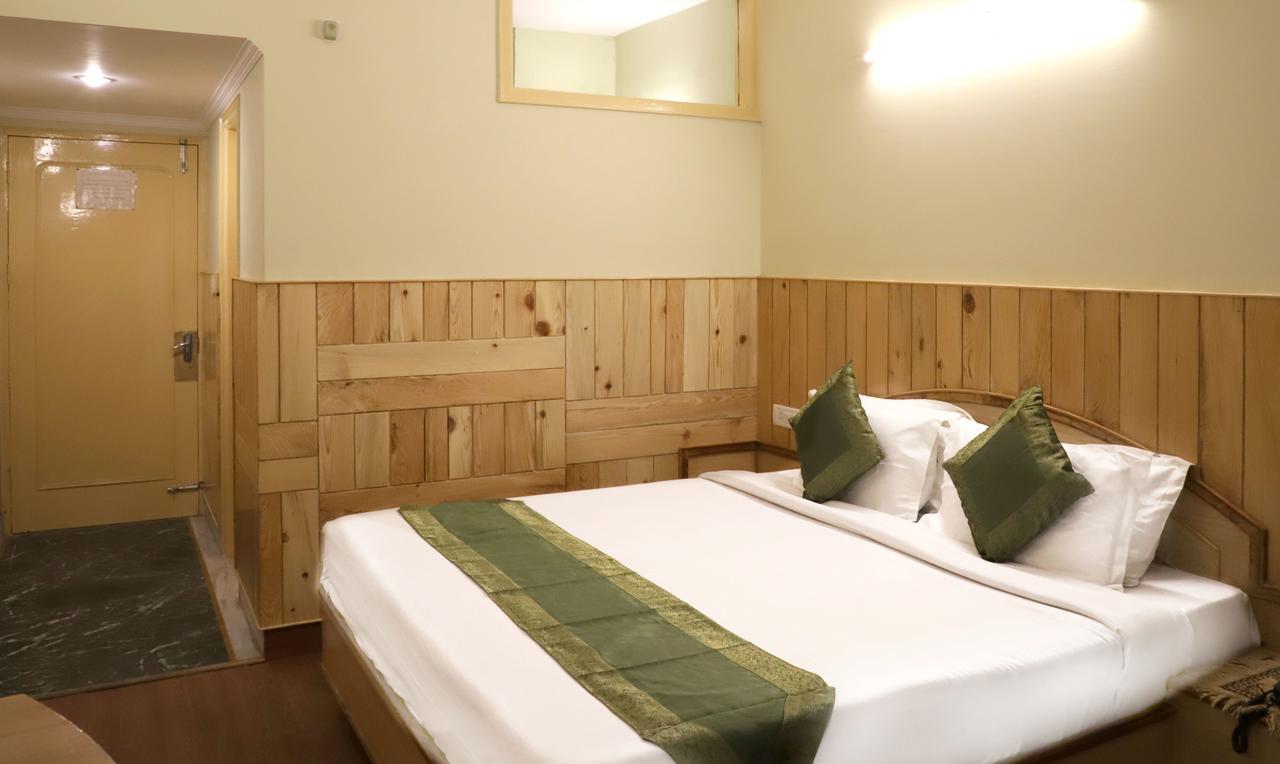 Oyo 22075 Hotel Bali Palace Катра Екстериор снимка
