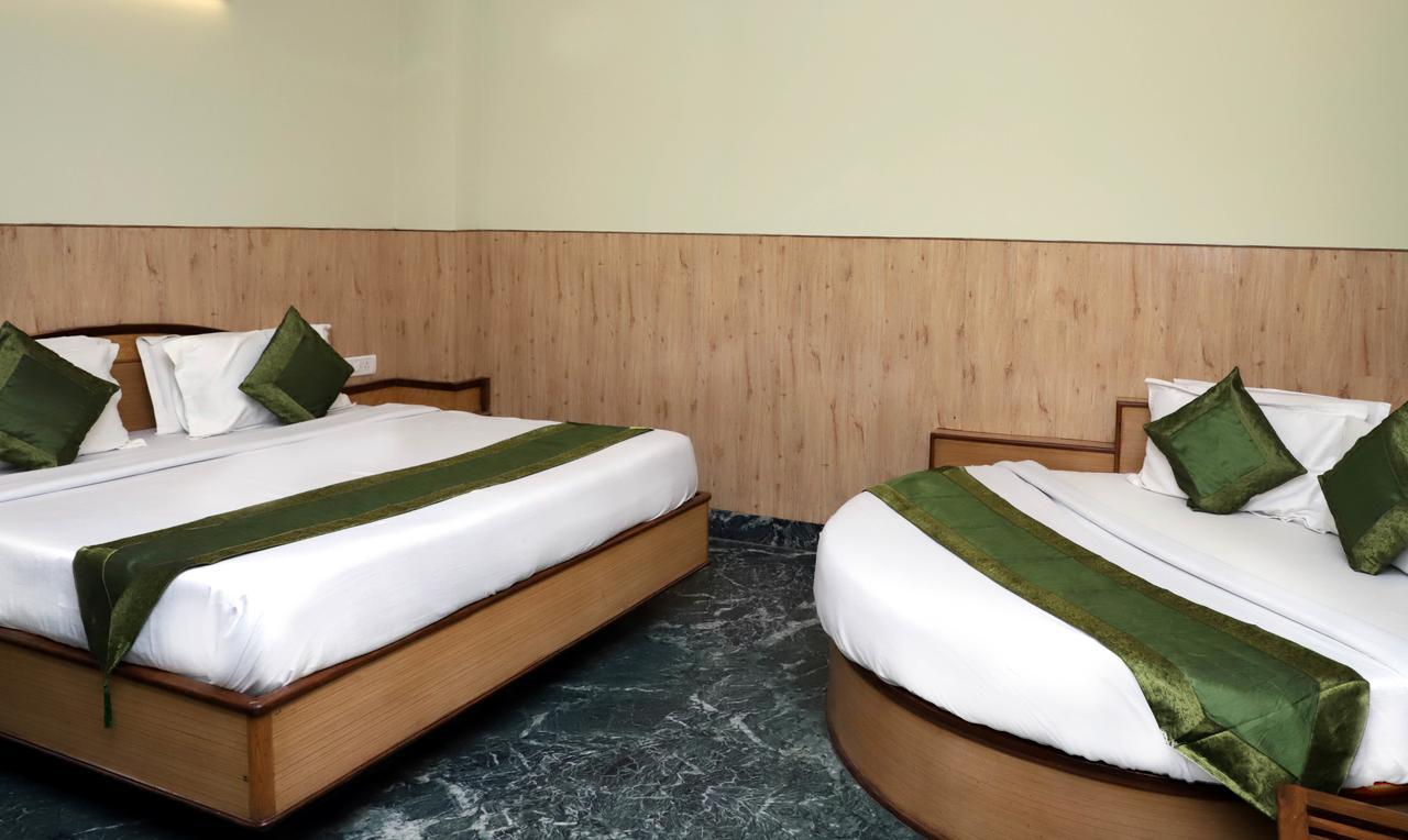 Oyo 22075 Hotel Bali Palace Катра Екстериор снимка