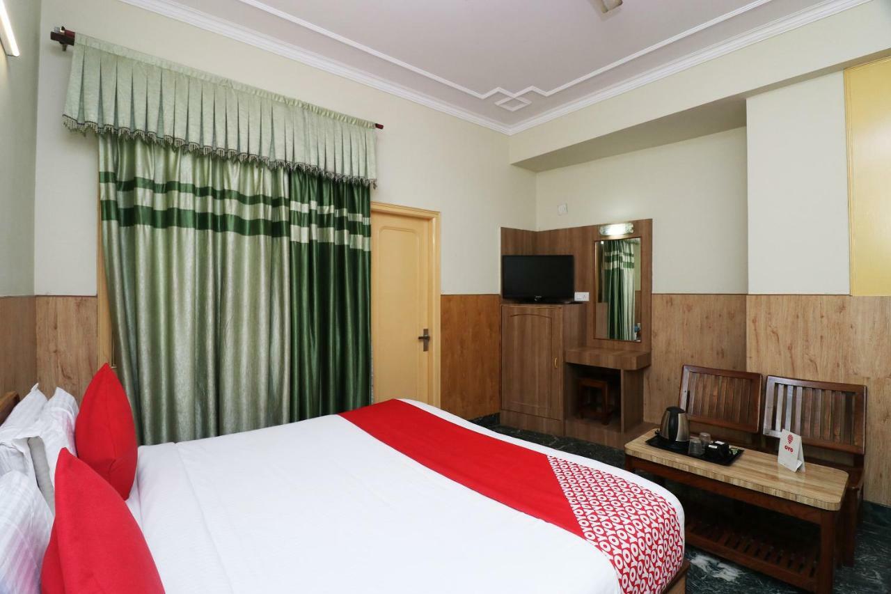Oyo 22075 Hotel Bali Palace Катра Екстериор снимка