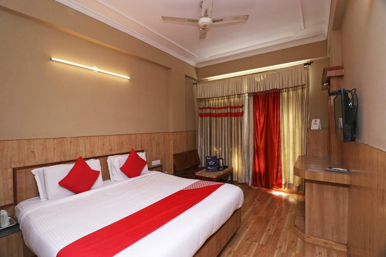 Oyo 22075 Hotel Bali Palace Катра Екстериор снимка