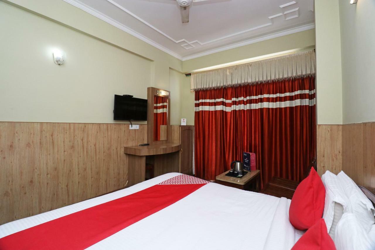 Oyo 22075 Hotel Bali Palace Катра Екстериор снимка