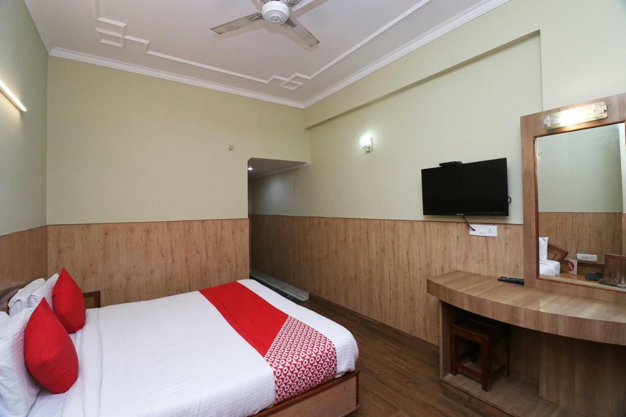 Oyo 22075 Hotel Bali Palace Катра Екстериор снимка
